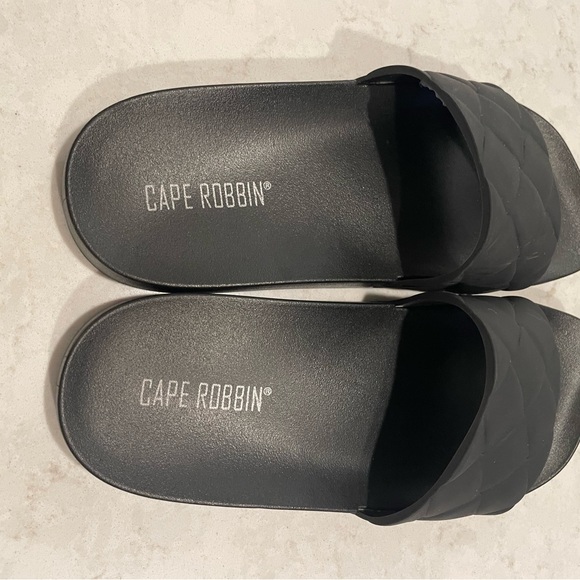 Cape Robbin Black slide sandals size 8 - Picture 3 of 5